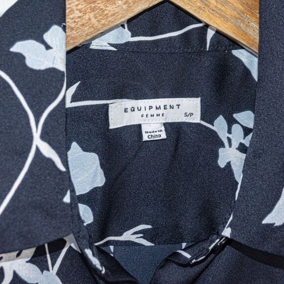 Equipment Femme Women's Essential Floral Shirt in Eclipse Multi Size Small - Picture 6 of 13